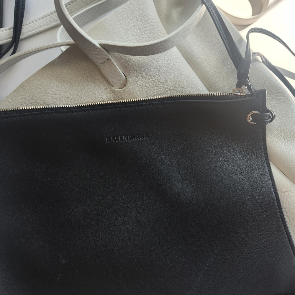 Balenciaga Everday Shopping Tote White leather in VGUC - Picture 8 of 16